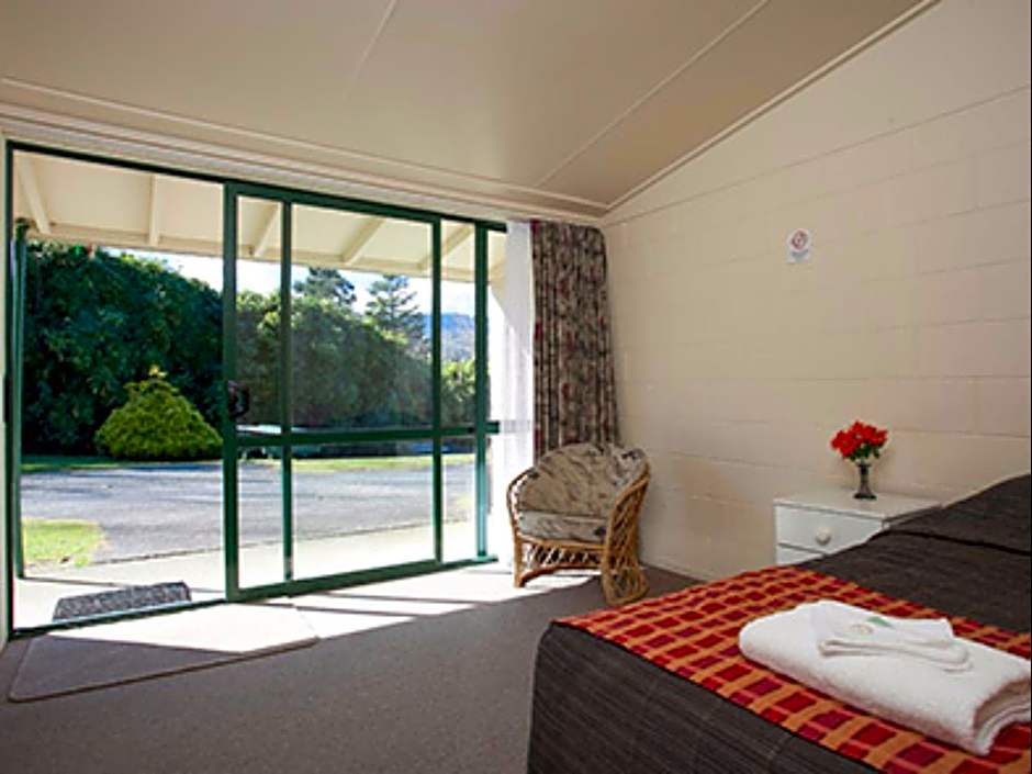 Opal Hot Springs & Holiday Park