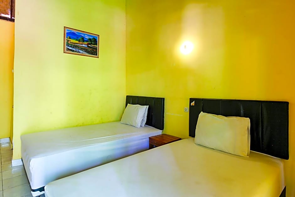 RedDoorz at Saren Anyar Homestay Lukluk