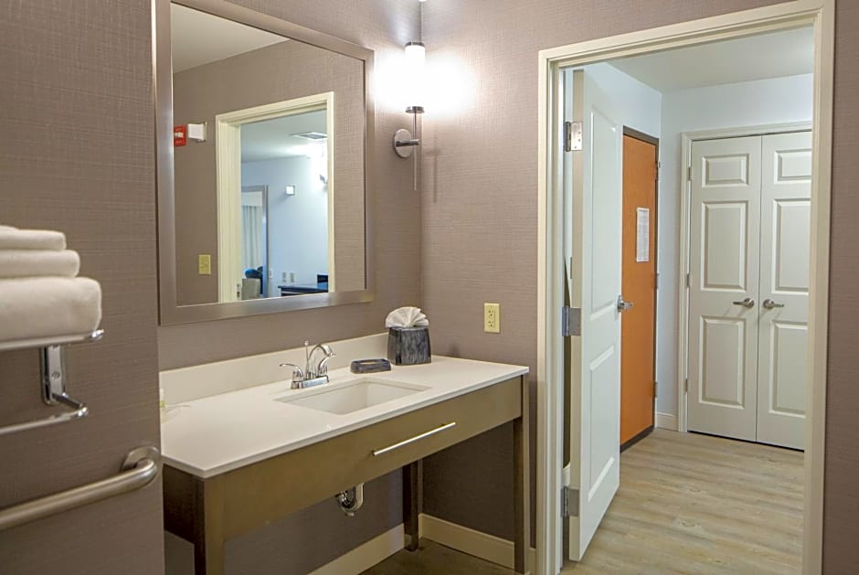 Holiday Inn Hotel & Suites Bloomington Airport, an IHG Hotel