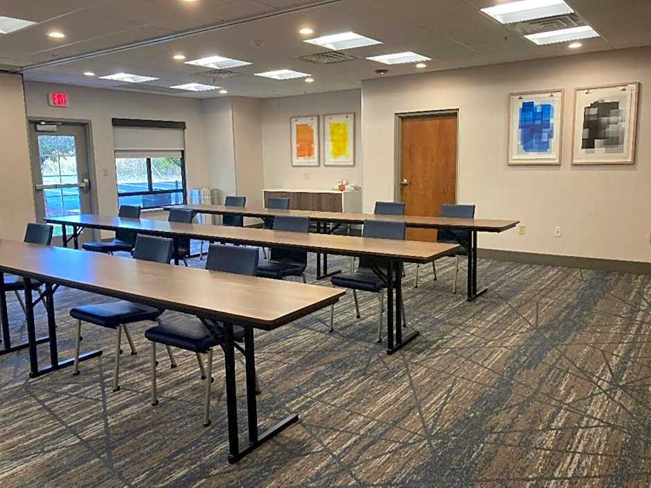 Holiday Inn Express and Suites Winchester By IHG