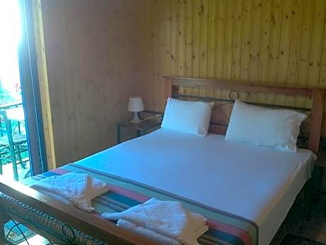 Bungalow (5 Adults)