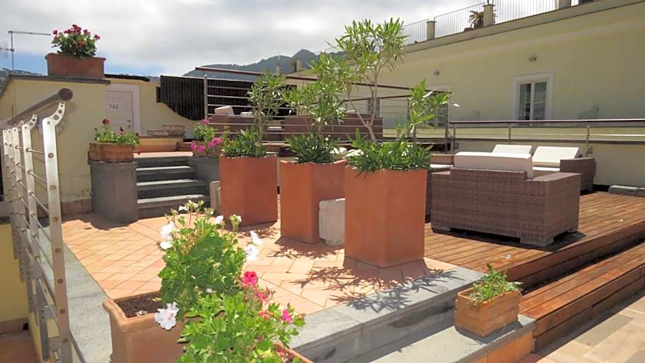 Seven Hostel & Rooms