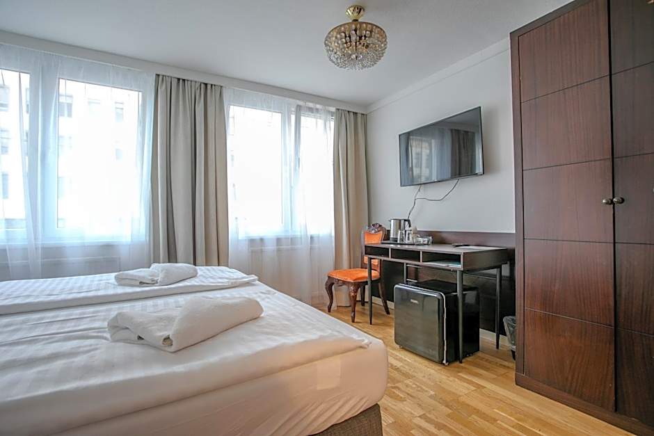 Hotel Attaché