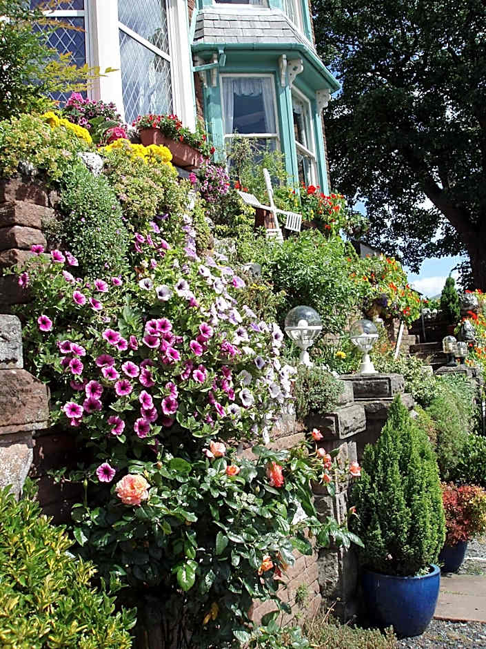 Swiss Court Guest House