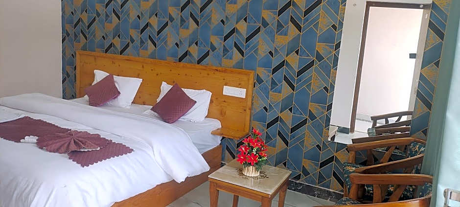 Hotel Necklace Moon Restaurants