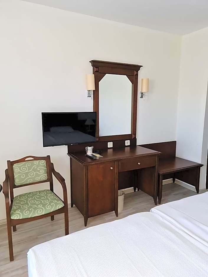 Side Palm D'or Hotel