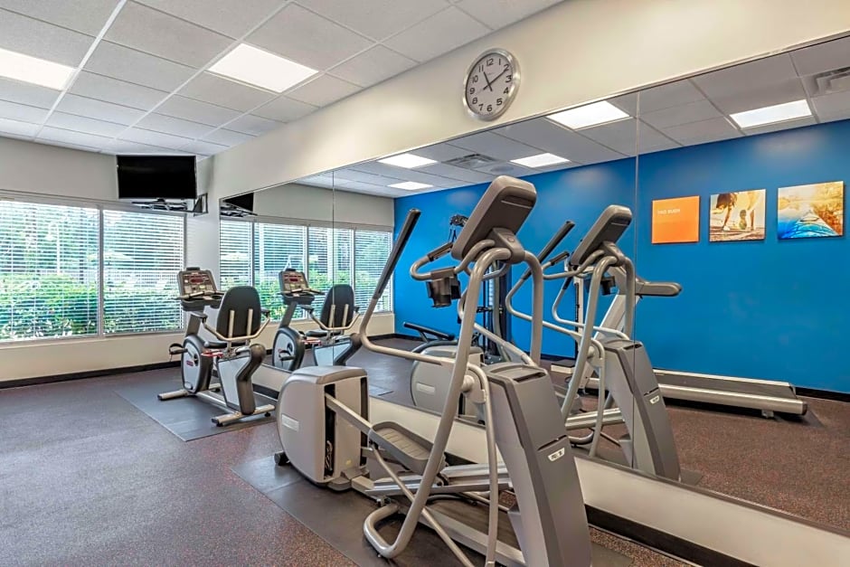 Comfort Suites Maingate East