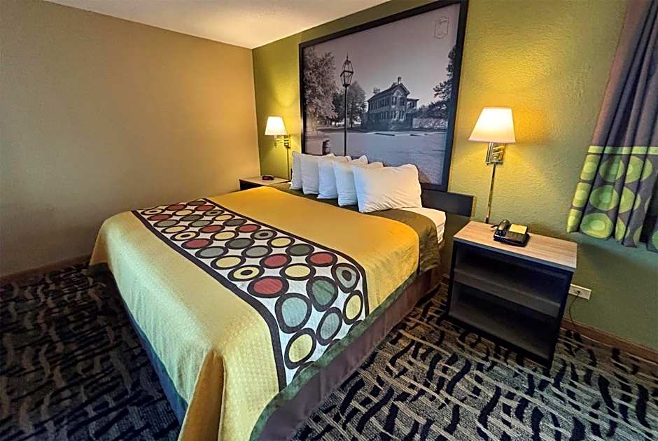 Super 8 by Wyndham McLean/Bloomington SW