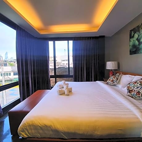 Deluxe Room for 2 People - Non-Smoking