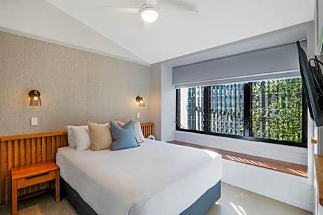 Premium Cabin - Sleeps 5