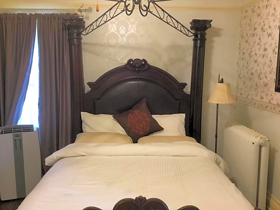 Marmora and Lake Inn and Victorian Diner