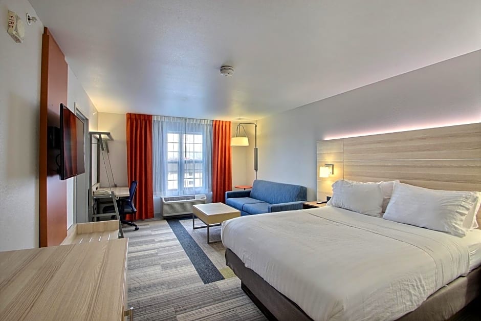 Holiday Inn Express Hotel & Suites Milwaukee Airport By IHG