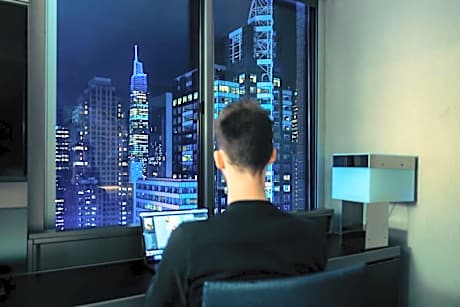 Wow Suite,1 King, Broadway View