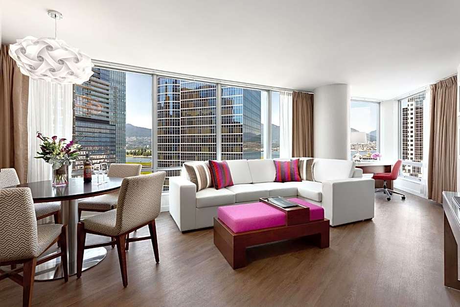 Auberge Vancouver Hotel