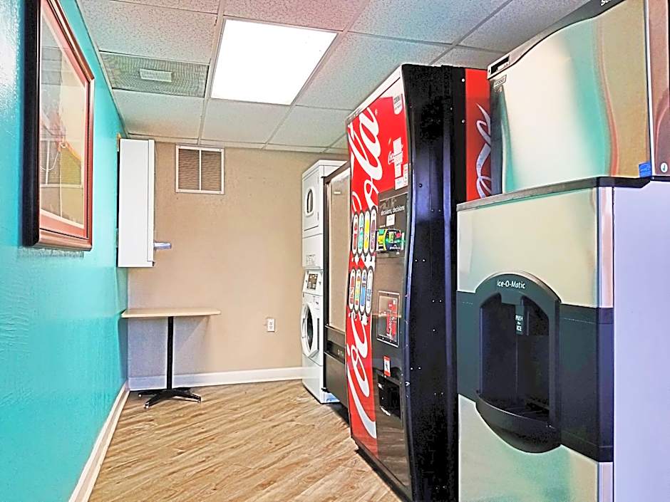 Howard Johnson by Wyndham Houston Hobby Airport