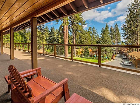 Apartment with Lake View