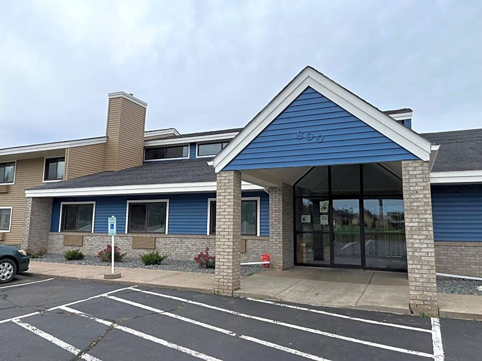 AmericInn by Wyndham Ladysmith