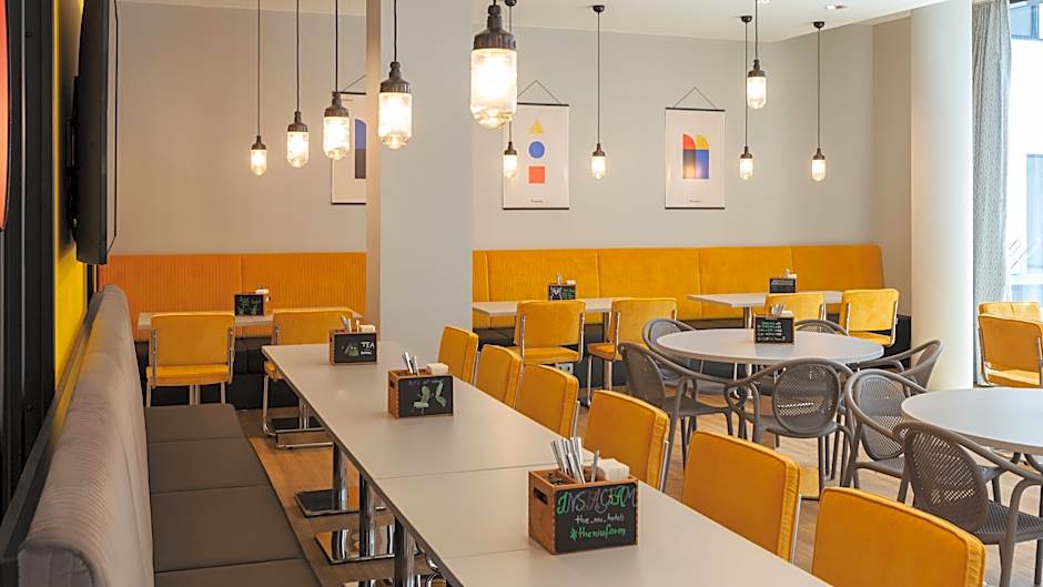 Holiday Inn - the niu, Form Stuttgart Feuerbach