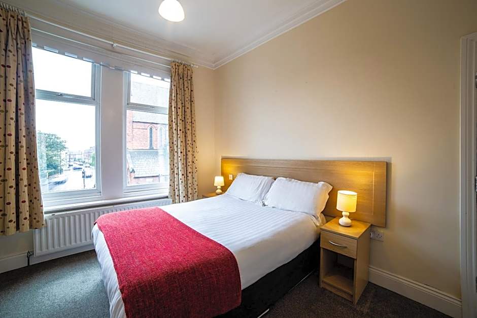 OYO The Douglas Hotel