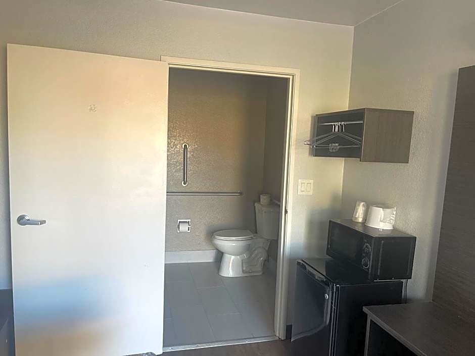 Motel 6 Denton, TX - UNT