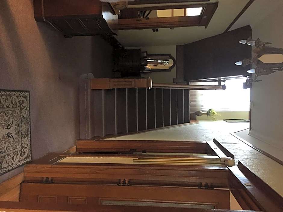 Le Petit Château Montebello B&B