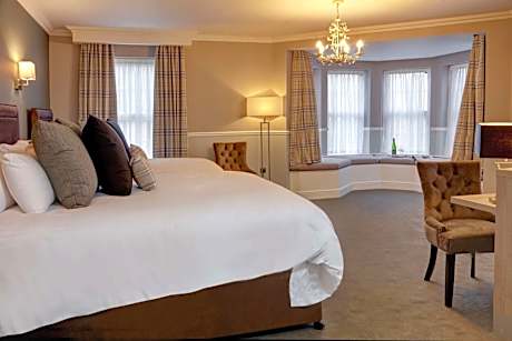 King Suite with Garden View - Non-Smoking
