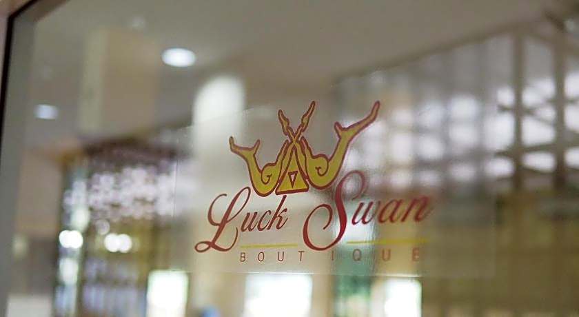 Luck Swan Boutique