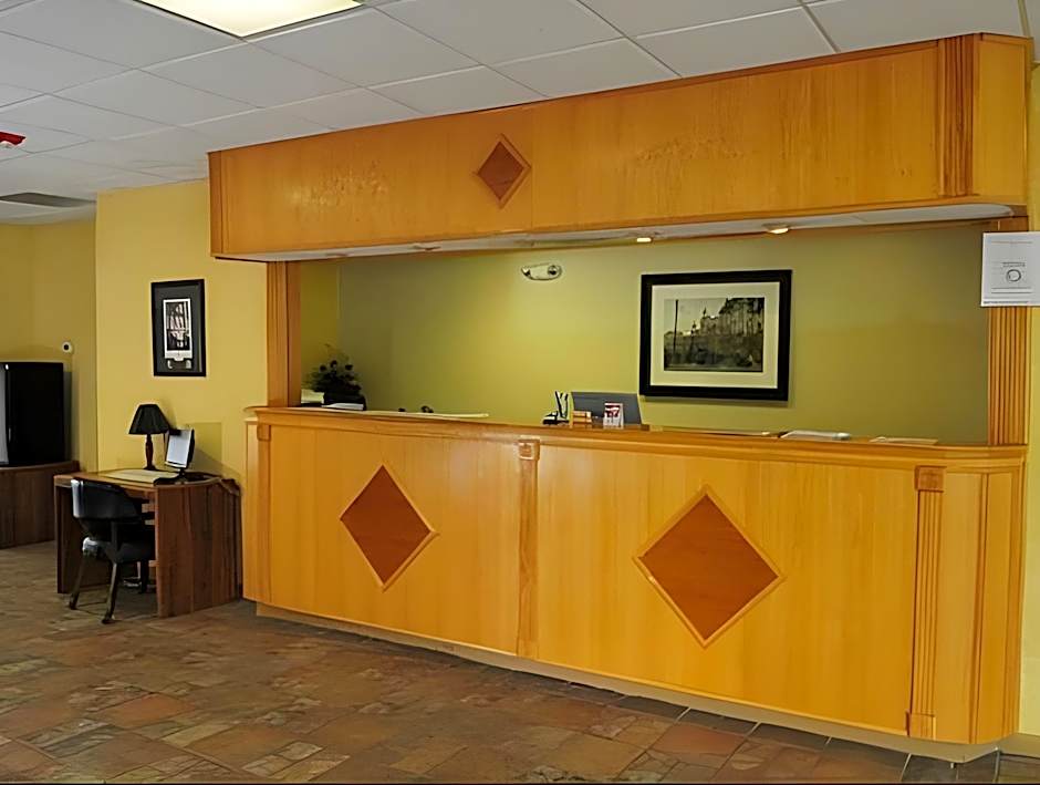 Traveler's Place Inn & Suites