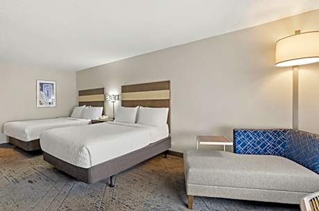 One-Bedroom Queen Suite - Non-Smoking