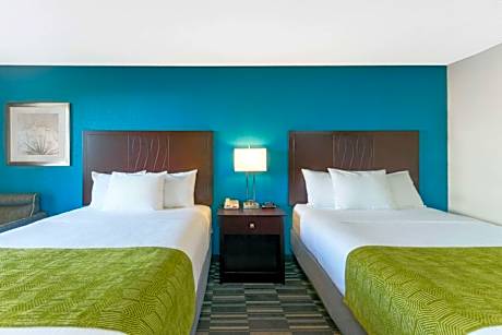 Queen Room with Two Queen Beds - Smoking