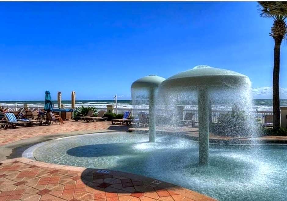 Beautiful one bedroom oceanfront condo