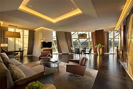 Suite with Lake View
