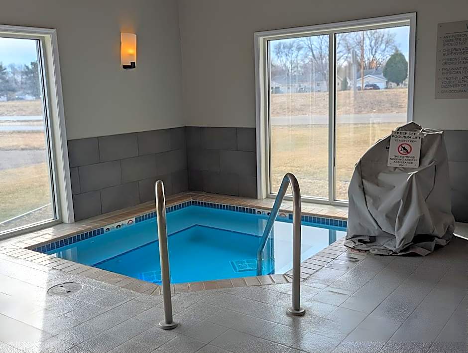 Country Inn & Suites by Radisson, Chippewa Falls, WI