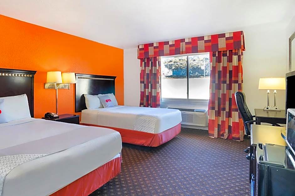 OYO Townhouse Dodge City KS