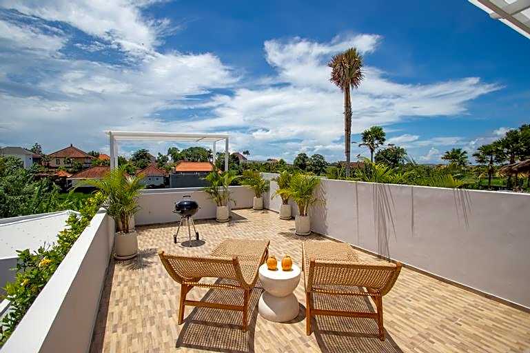 Amazing 3 Bedroom Canggu Villa with Pool and Rooftop Rice Field View