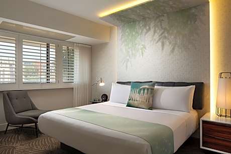 Wow One-Bedroom Hospitality King Suite