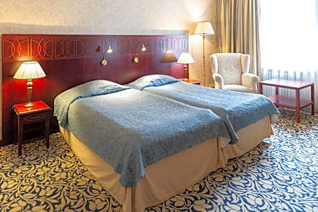 Twin Room with View - Castle Building