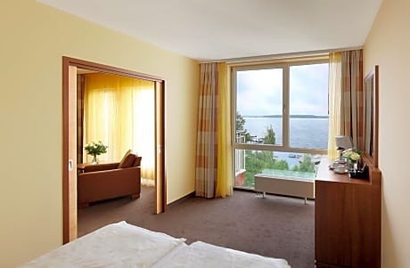 Comfort Suite with Lake View