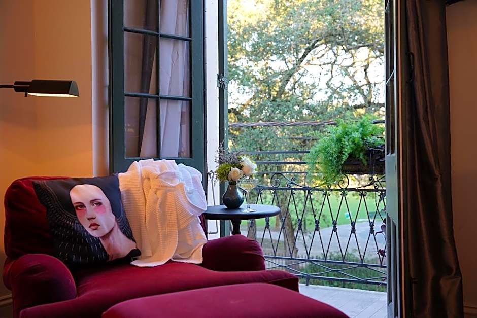 Royal Frenchmen Hotel and Bar