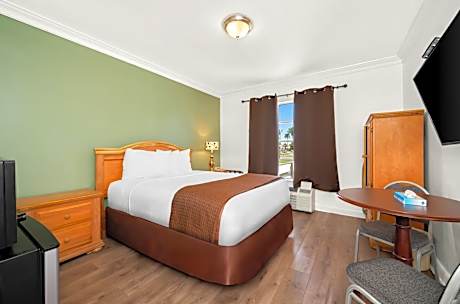 1 Queen Bed Non Smoking