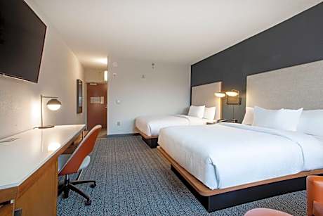 Double Room with Two Double Beds and Adapted Tub - Mobility Accessible