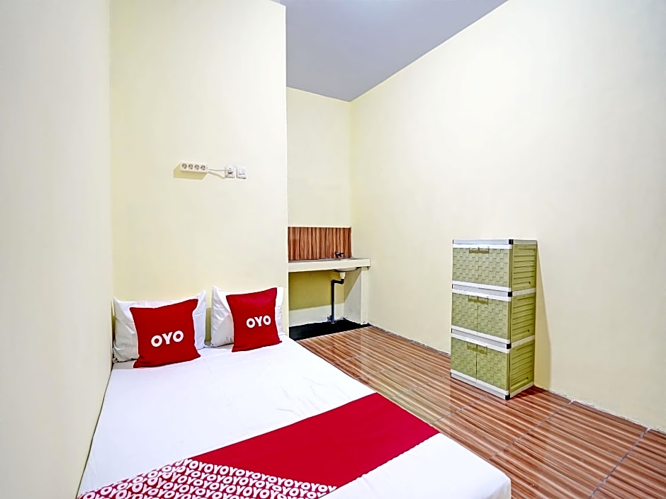 OYO Life 92920 Rumah Kost Azca