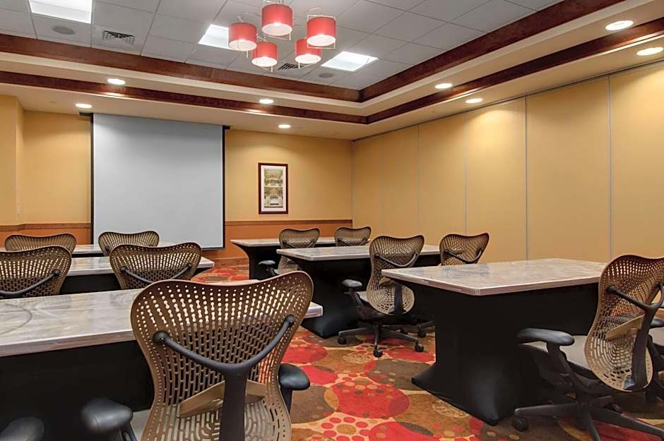 Hilton Garden Inn Milwaukee Airport