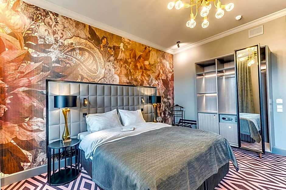 Grand Poet Hotel and SPA by Semarah