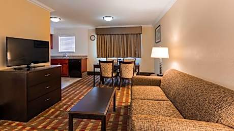 King Suite - Non-Smoking