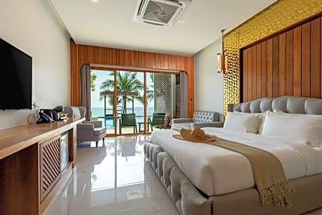 Premier Deluxe Room with Pool Access