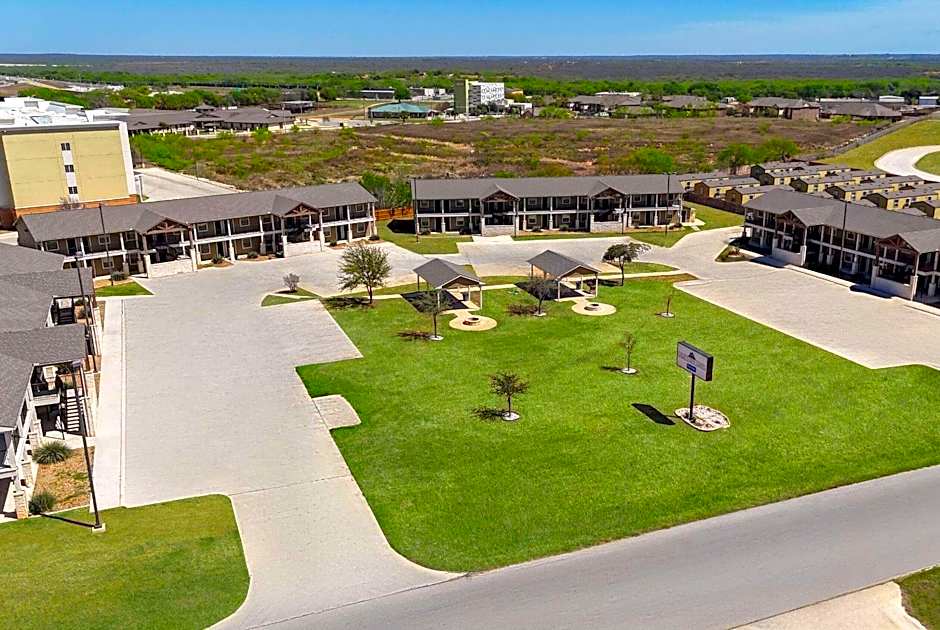 Eagle's Den Suites Cotulla a Travelodge by Wyndham