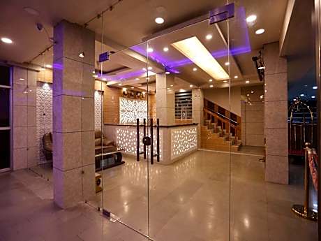 Paradise Ganga - A River Side Hotel