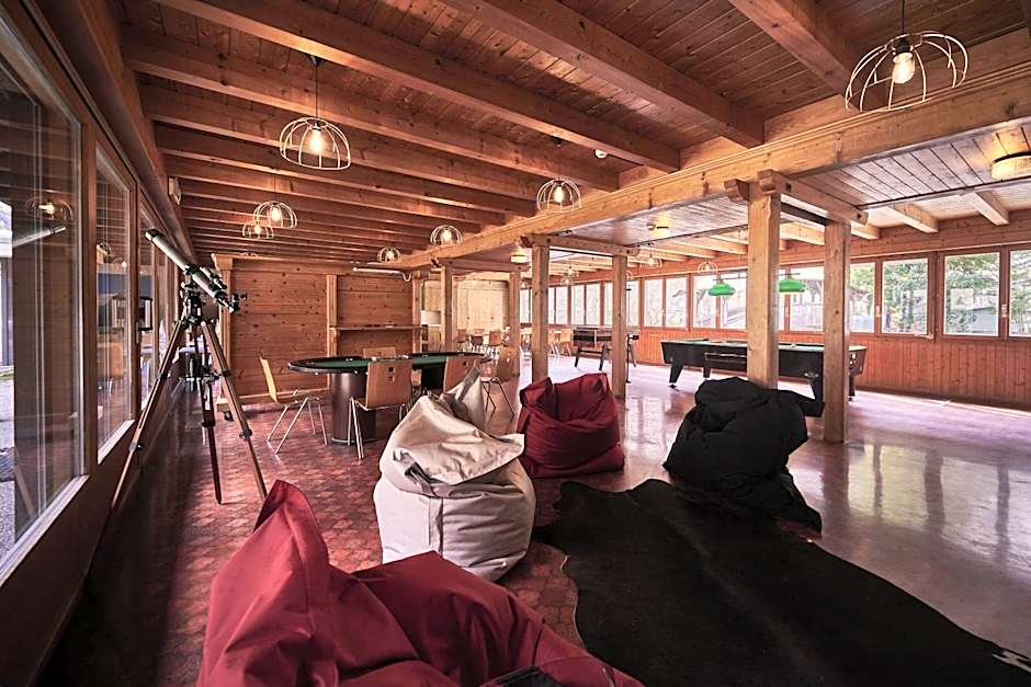 Alpine Base Hostel - Adults only