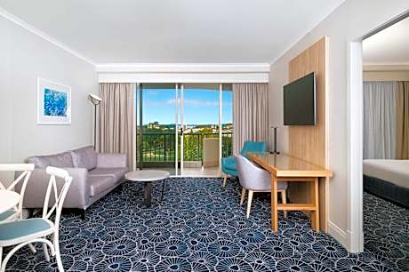 Deluxe King Suite